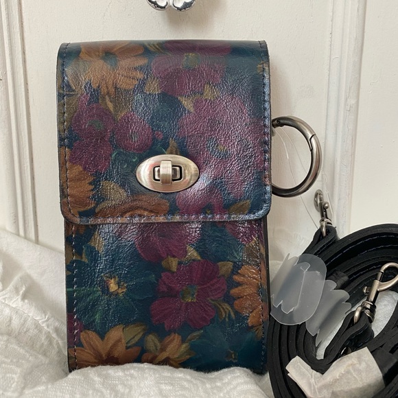 Patricia Nash *Iberia*Wallet *Borse*Keychain &*Rivella* c/b Set. NWT - Picture 10 of 13